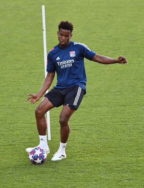 מנדש. אחד משלושת השחקנים היקרים בהיסטוריה של ליון // צילום: רויטרס